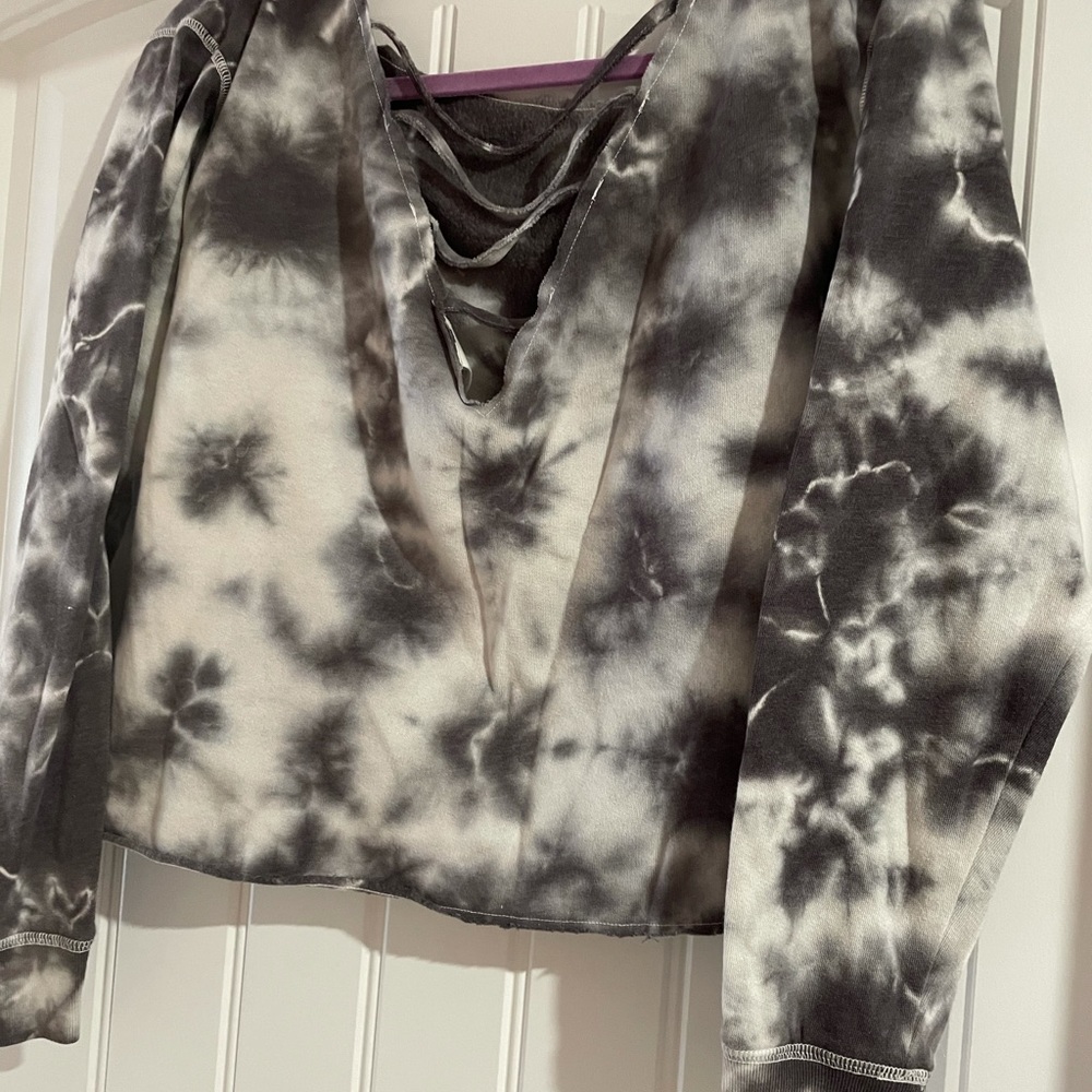 Cropped Sweatshirt - Picture 2 of 3